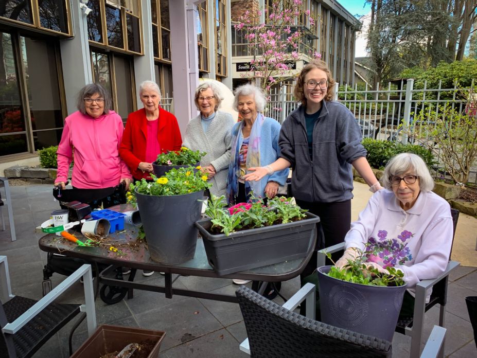 Gardening_elderly_friends