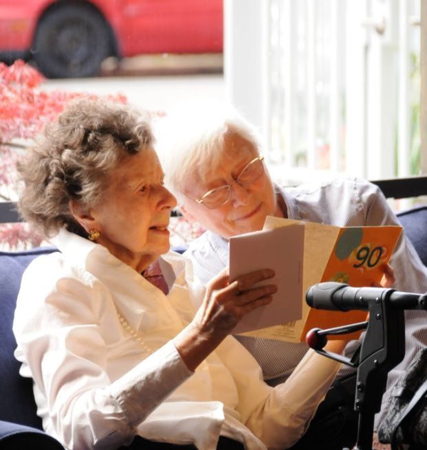 couple_reading