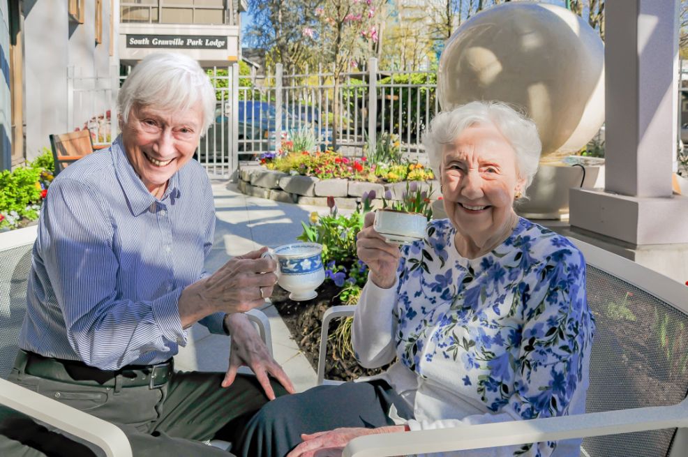 elderly_friends_having_tea