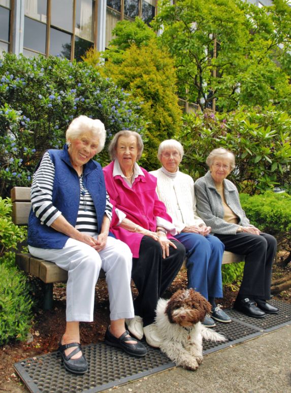 group_of_ladyfriends_with_a_dog